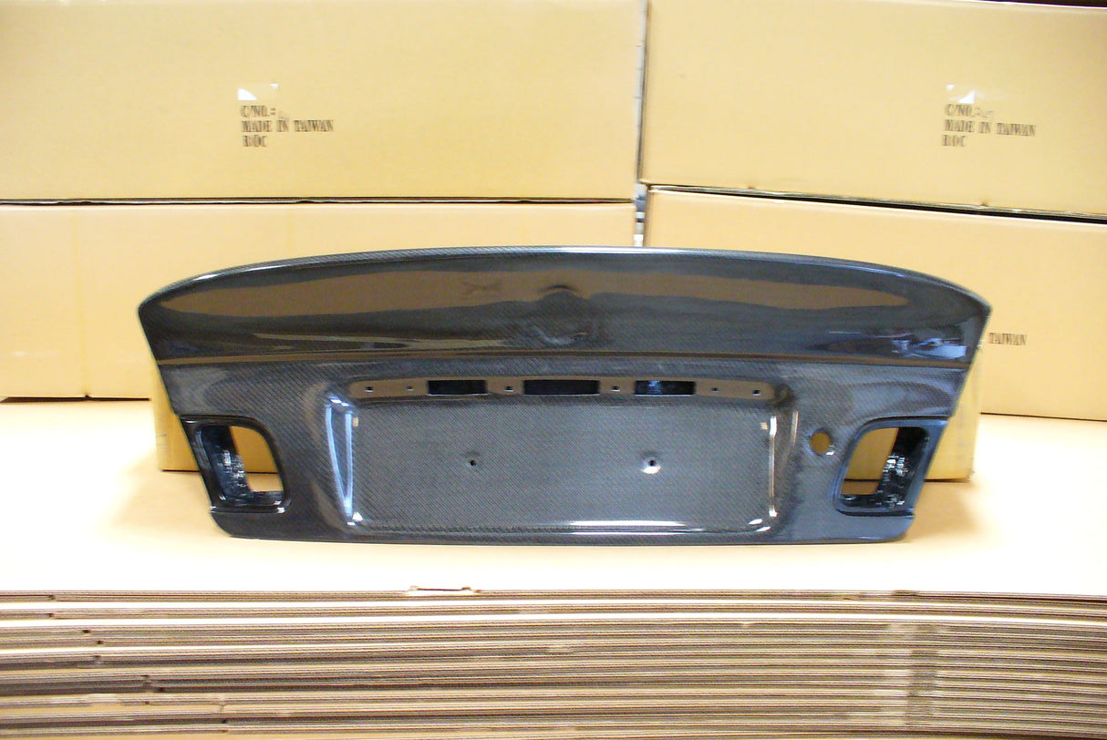 2000-2006 BMW E46 4DR SEDAN CSL STYLE CARBON FIBER TRUNK LID BOOTH