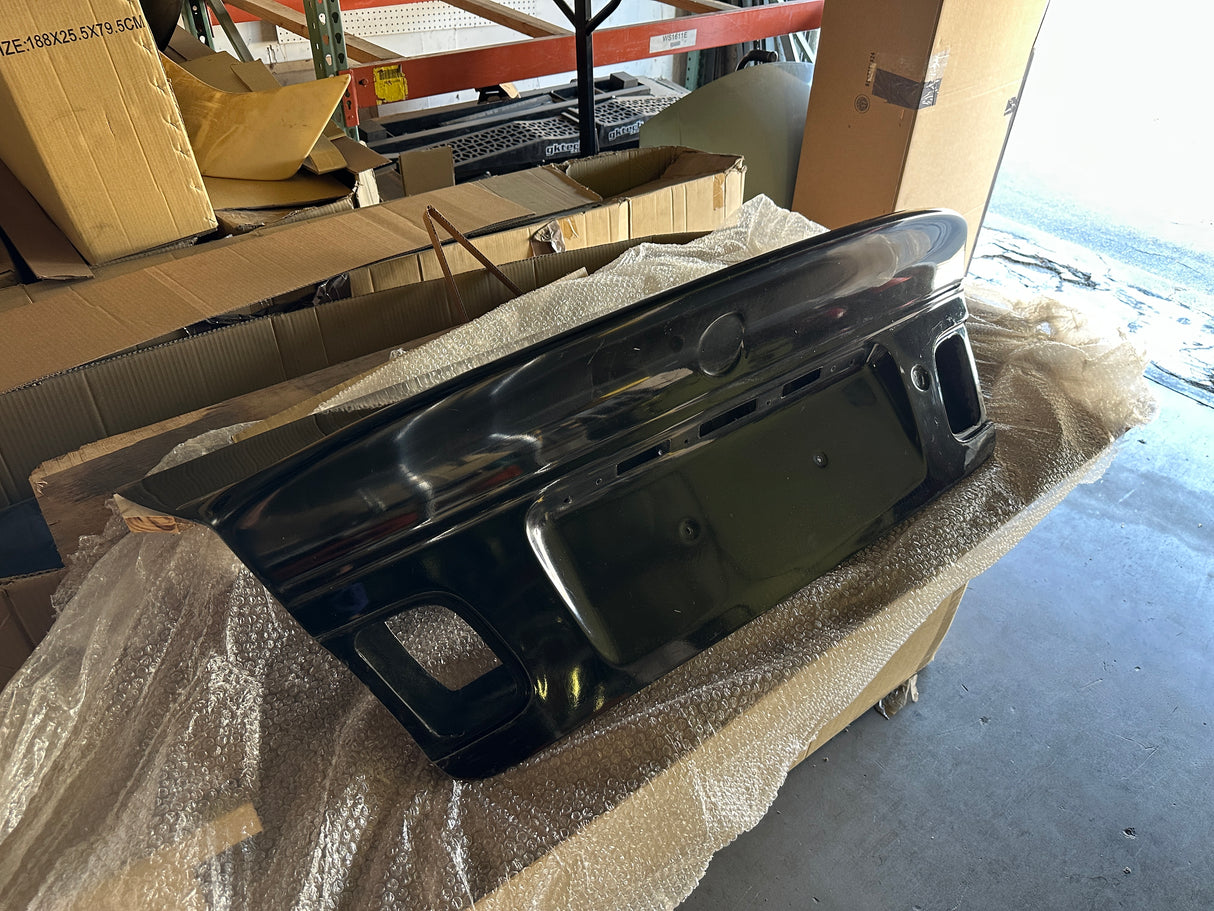 2000-2006 BMW E46 4DR SEDAN CSL STYLE FIBER GLASS TRUNK LID BOOTH