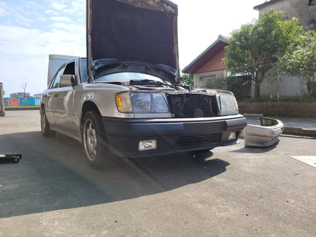 85-97 MERCEDES W124 2.0 AMG STYLE FRONT BUMPER COVER W/FOGLIGHT PP PLASTIC