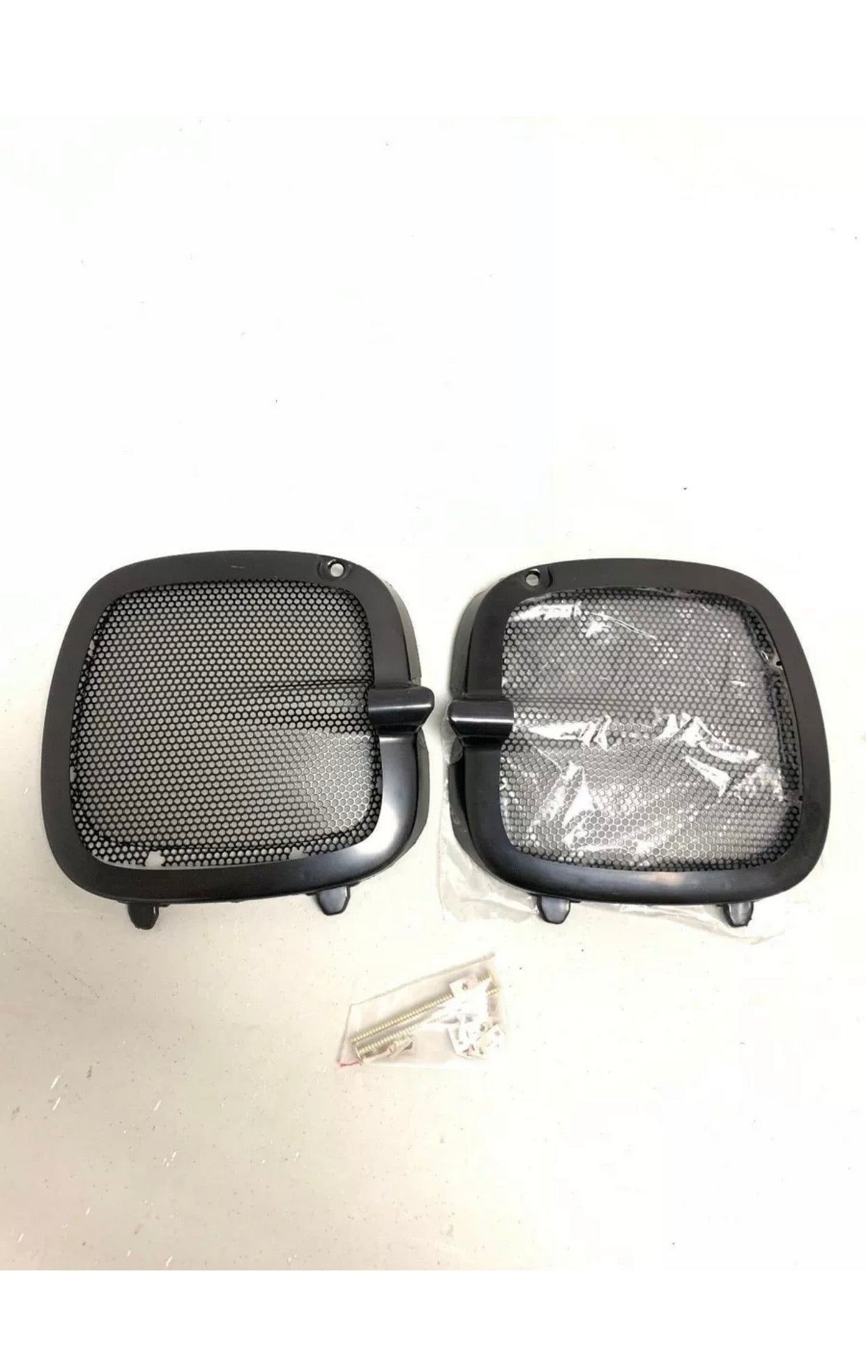 ICP Front Right Fog Light Surround Grille For Subaru Impreza 02-05 WRX STi – SBET149